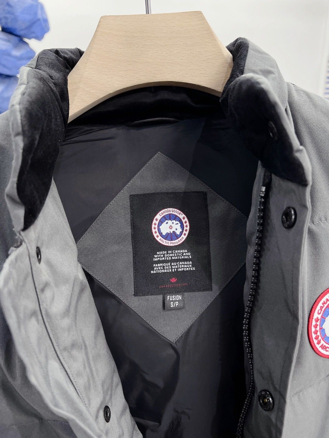 Canada Goose Freestyle Bodywarmer Grey - Image 2