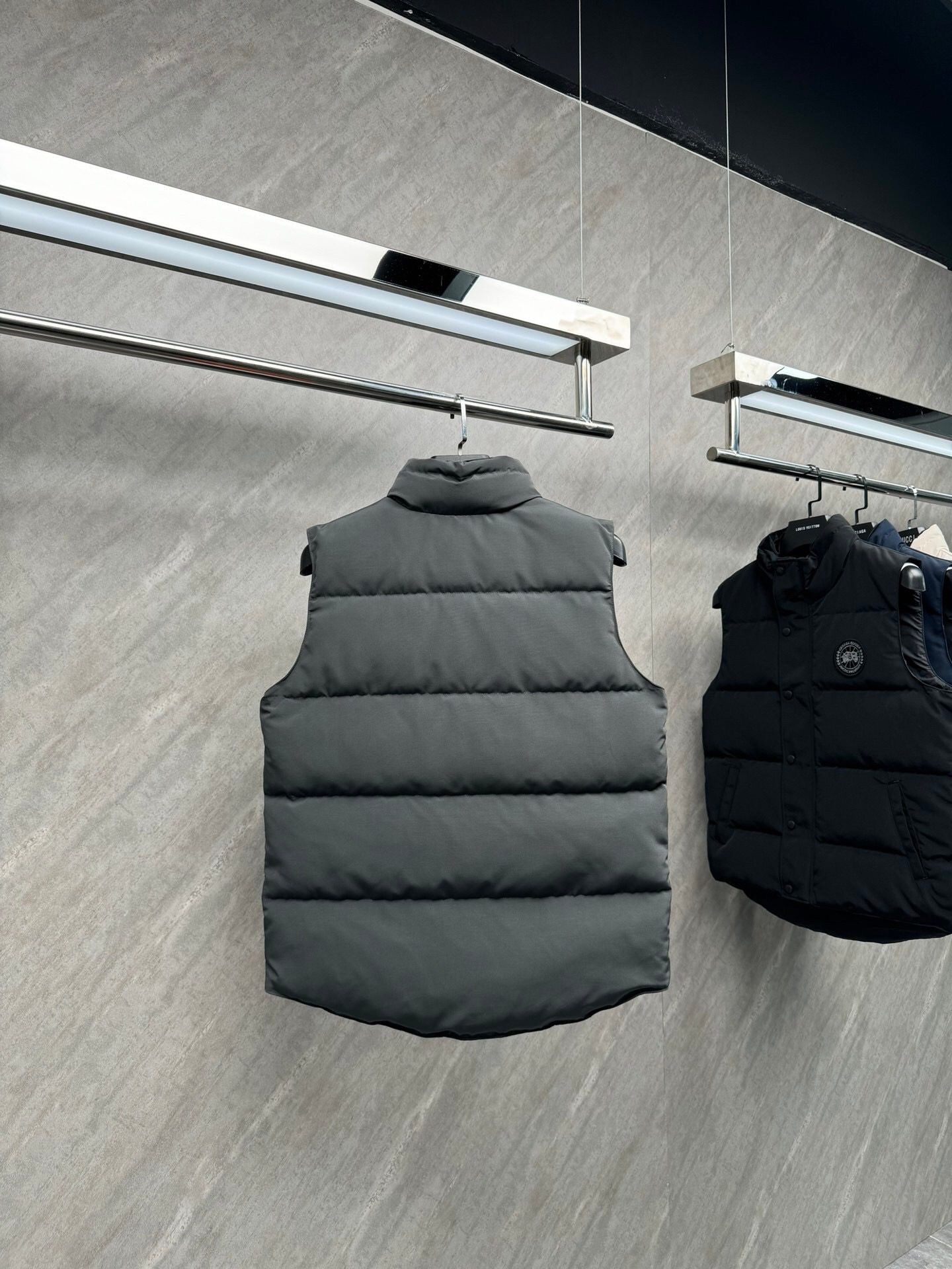 Canada Goose Freestyle Bodywarmer Grey Logo - Image 3