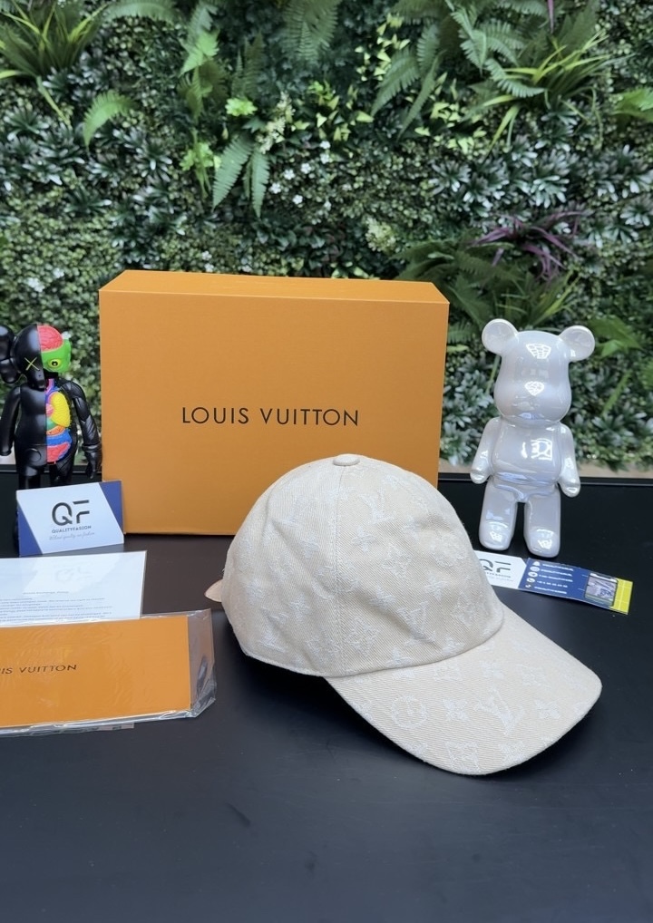 Louis Vuitton Monogram Essential Cap Crème - Image 1
