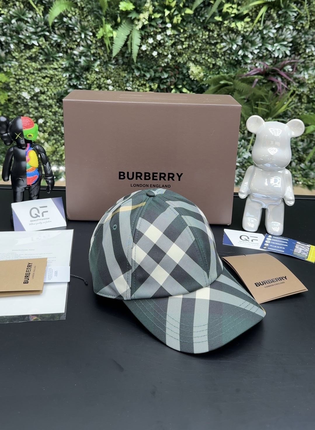 Burberry checkered Print Cap Green - Image 1