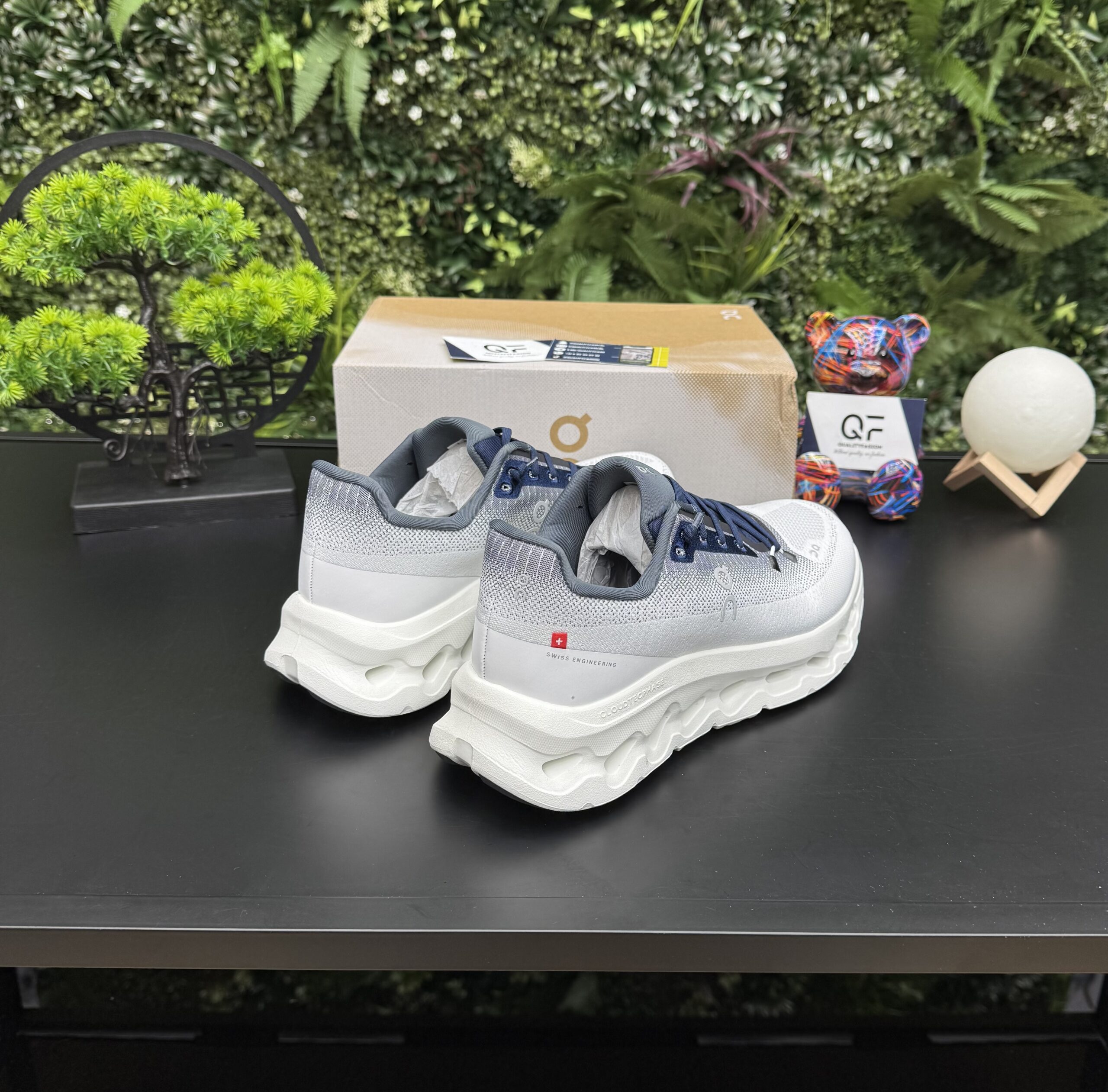 On Running Cloudtilt Sneaker White/Navy - Image 2