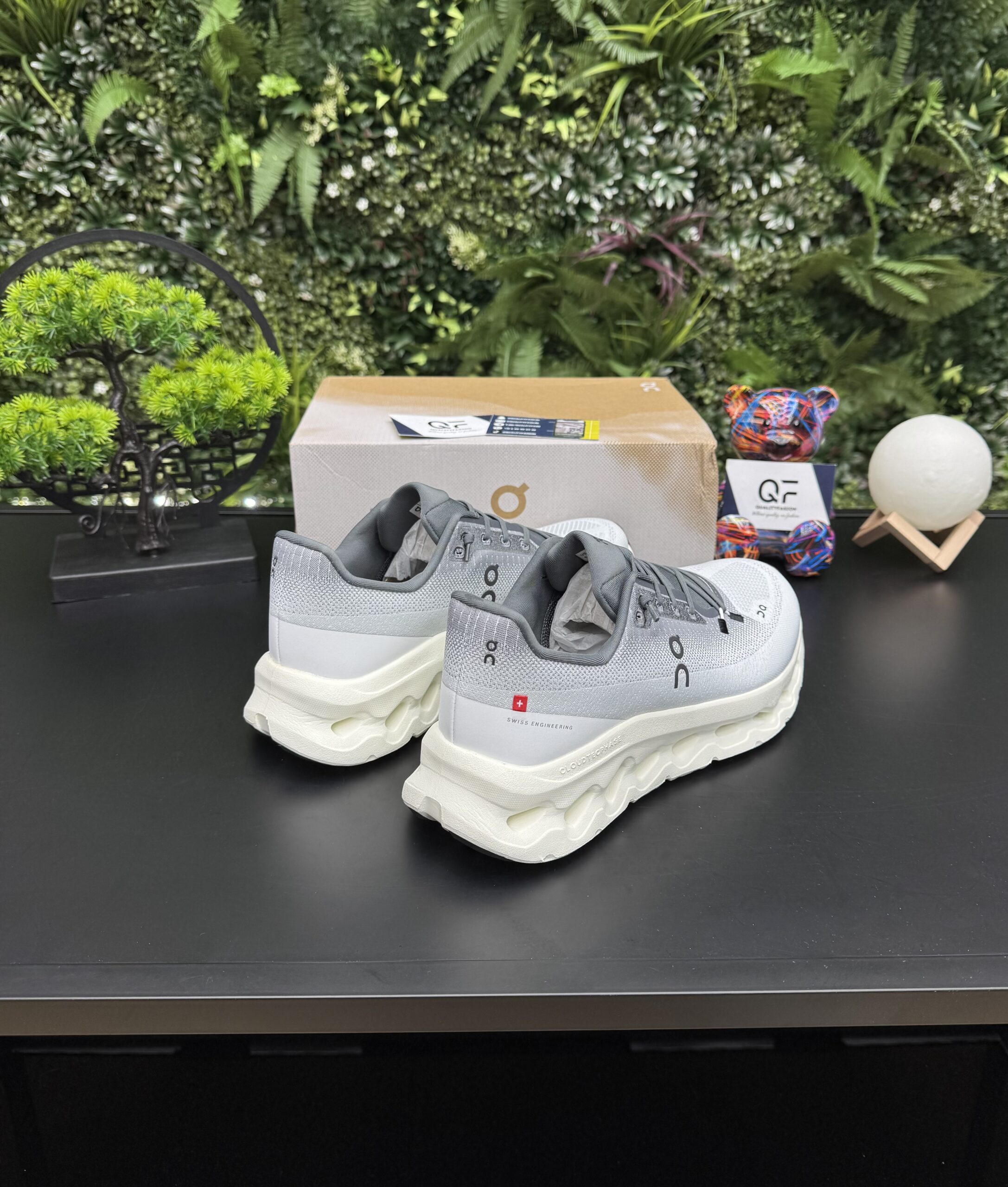 On Running Cloudtilt Sneaker White/Grey - Image 2