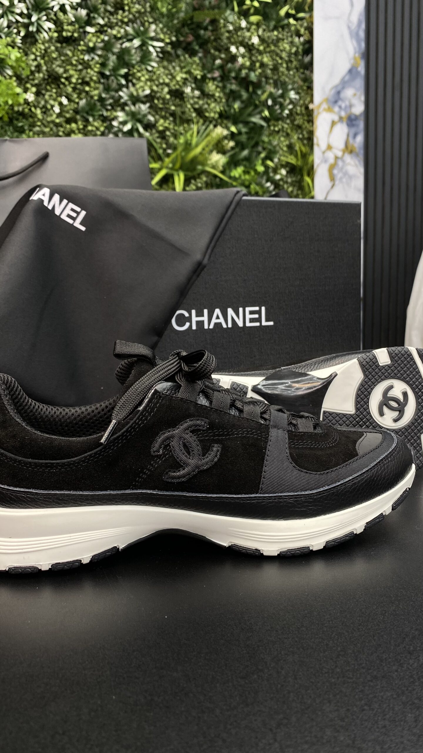 Chanel Low Top CC Runner Black/White - Image 2