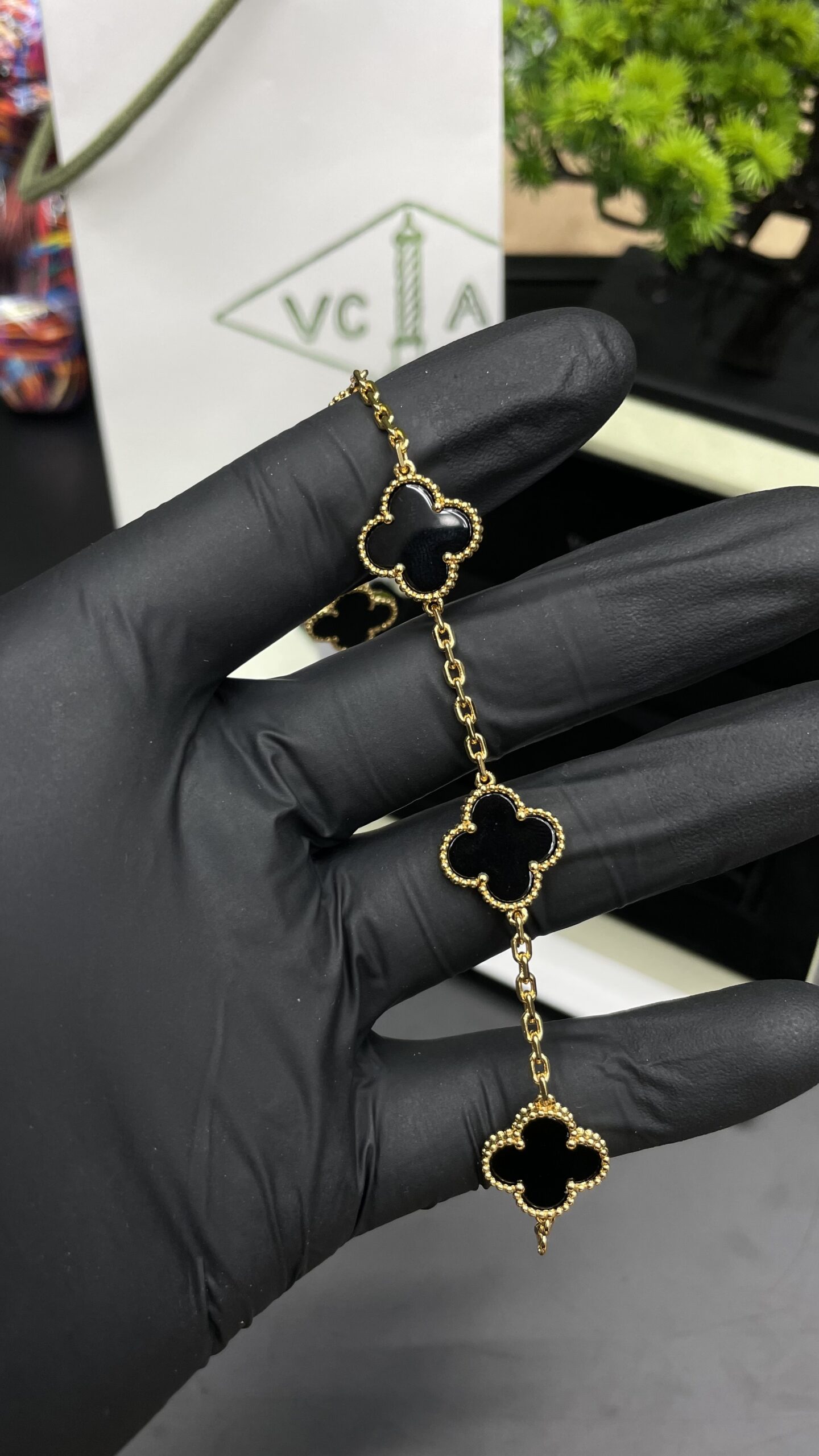 Van Cleef & Arpels Vintage Alhambra bracelet 5 motifs Gold/Black - Image 2