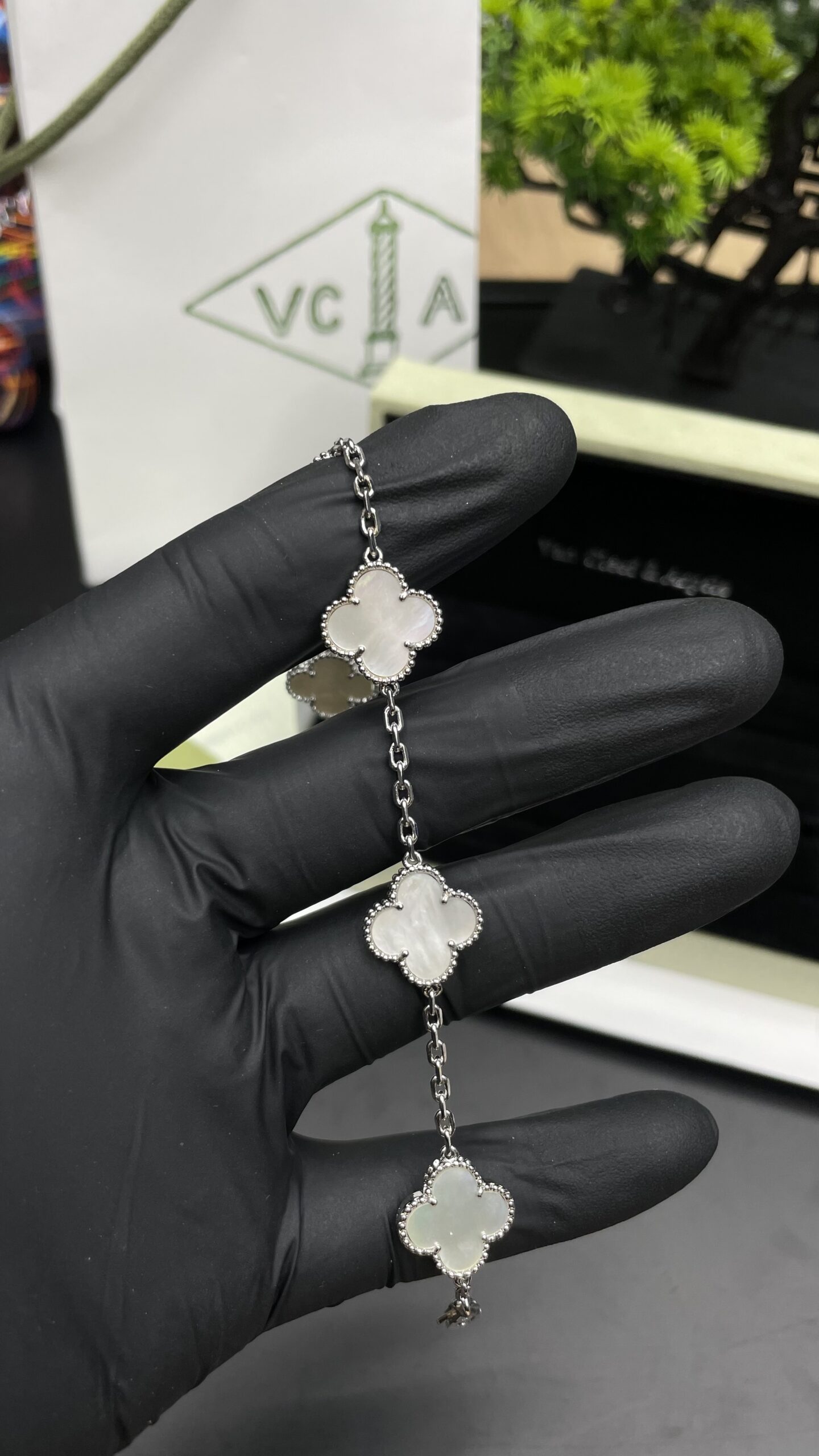 Van Cleef & Arpels Vintage Alhambra bracelet 5 motifs Silver/Grey - Image 2