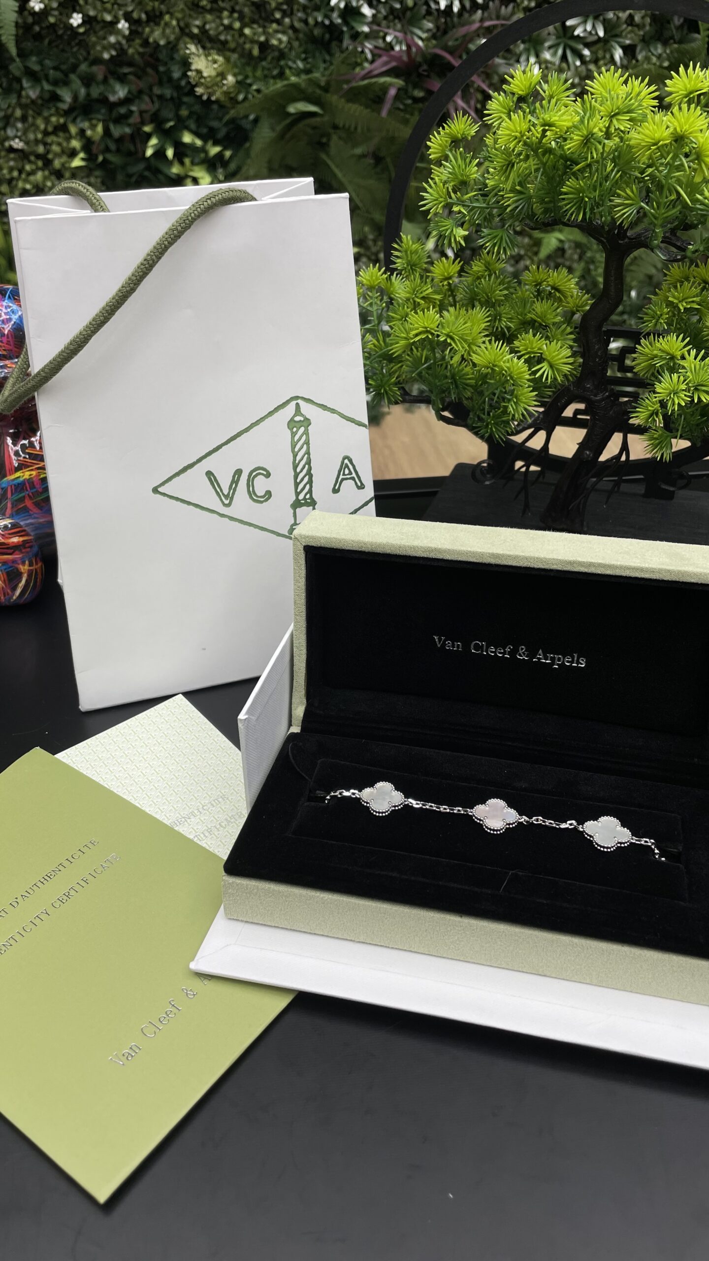 Van Cleef & Arpels Vintage Alhambra bracelet 5 motifs Silver/Grey - Image 1