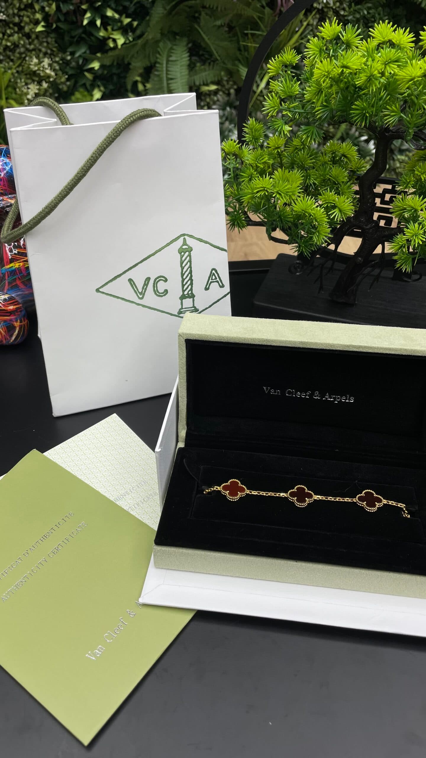 Van Cleef & Arpels Vintage Alhambra bracelet 5 motifs Gold/Bordeaux