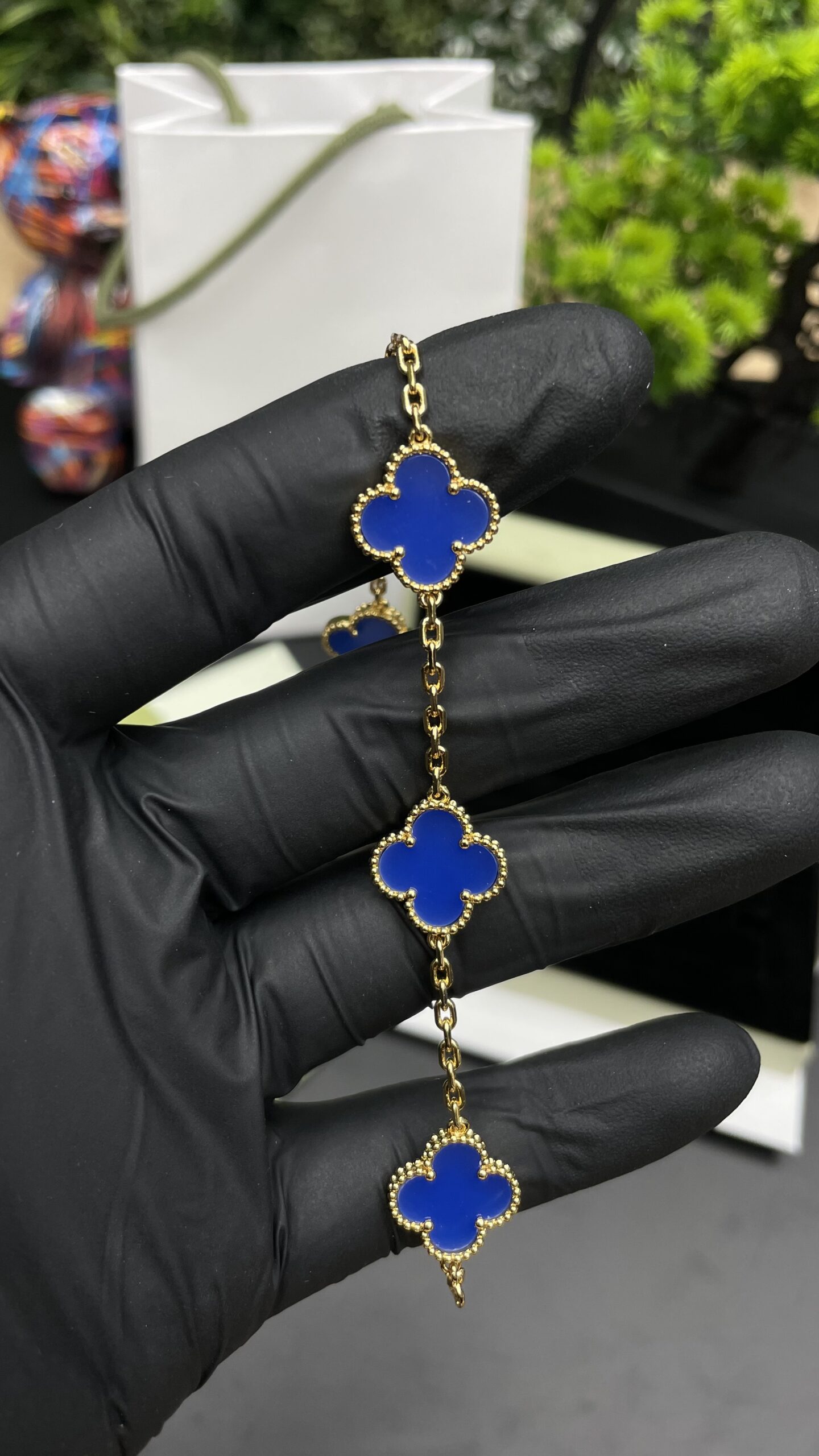 Van Cleef & Arpels Vintage Alhambra bracelet 5 motifs Gold/Blue - Image 2