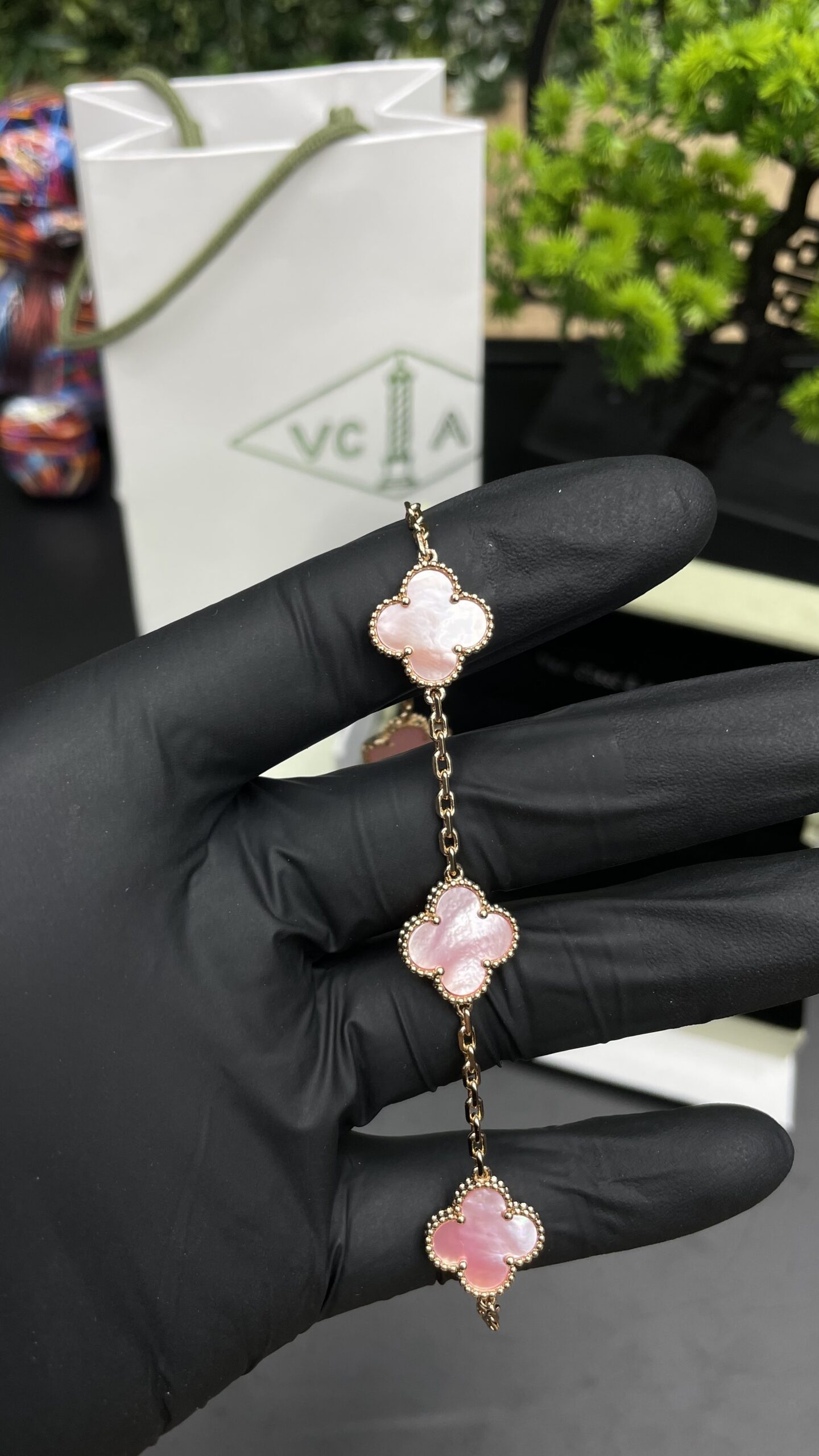 Van Cleef & Arpels Vintage Alhambra bracelet 5 motifs Gold/Pink - Image 2