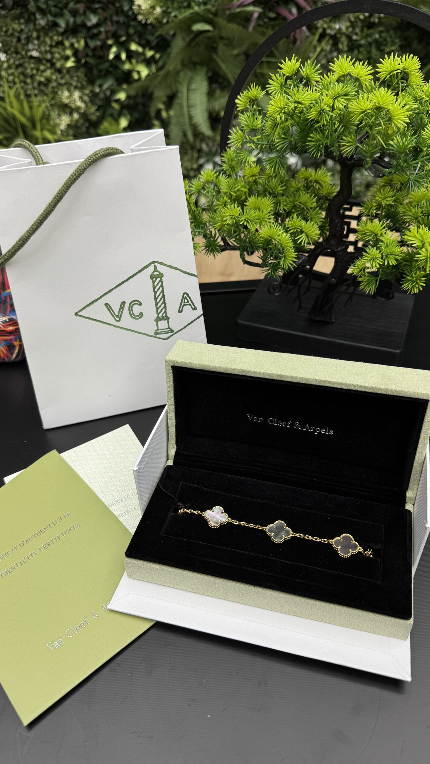 Van Cleef & Arpels Vintage Alhambra bracelet 5 motifs Gold/Grey - Image 1