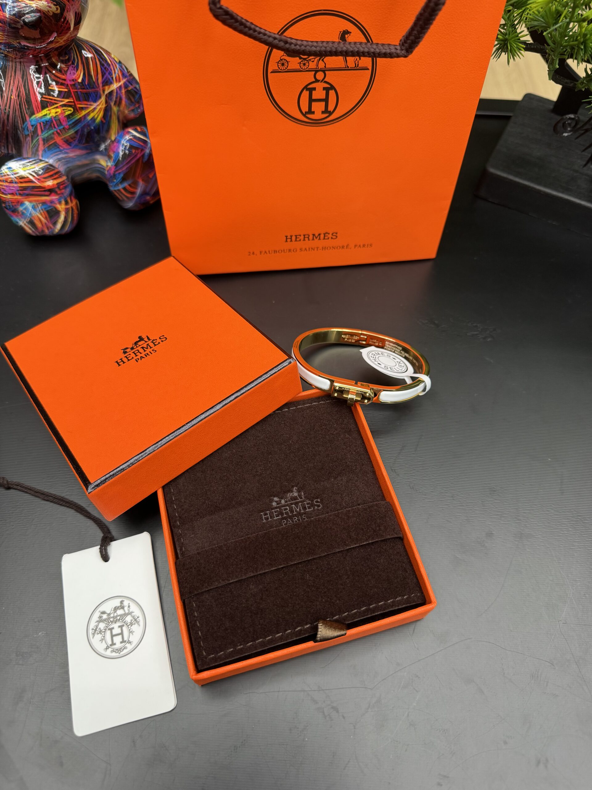 Hermes Kelly Bracelet Gold White - Image 1