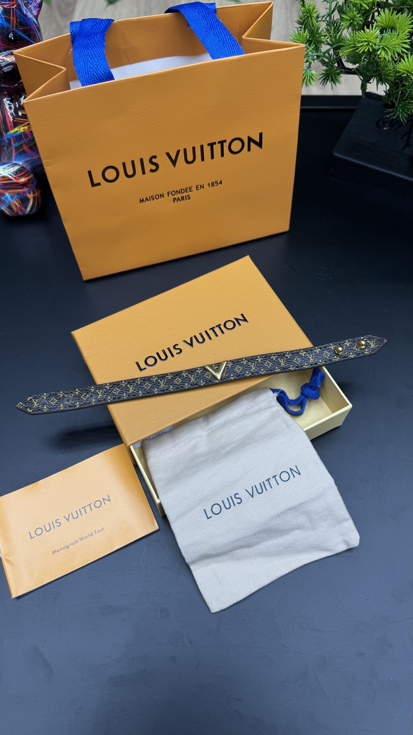 Louis Vuitton Essential V Bracelet - Image 2