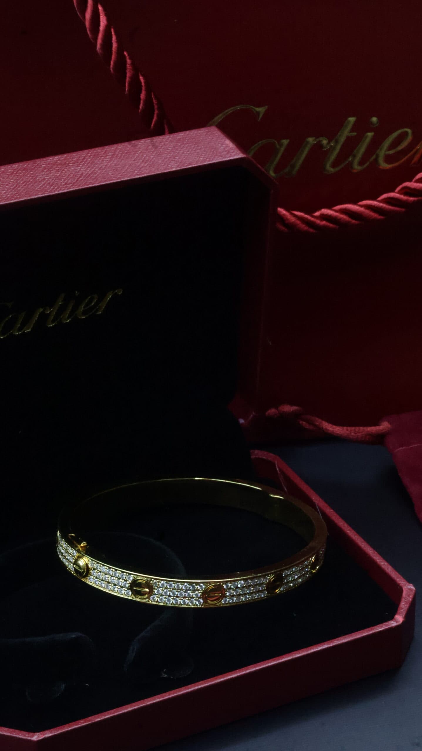 Cartier Love bracelet Gold Moissanite ( Diamond Tester )