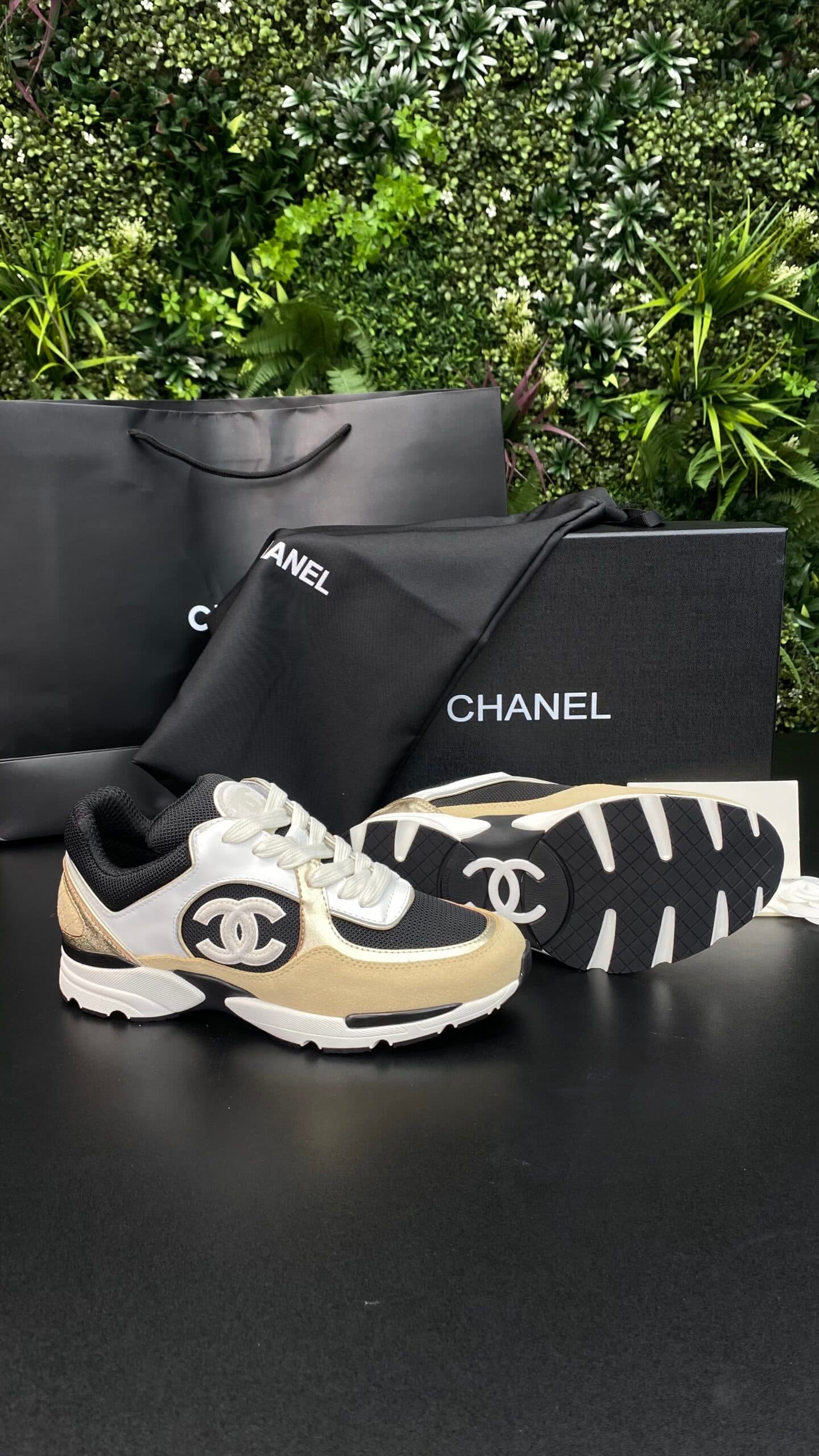 Chanel Low Top Trainer beige/White/Black