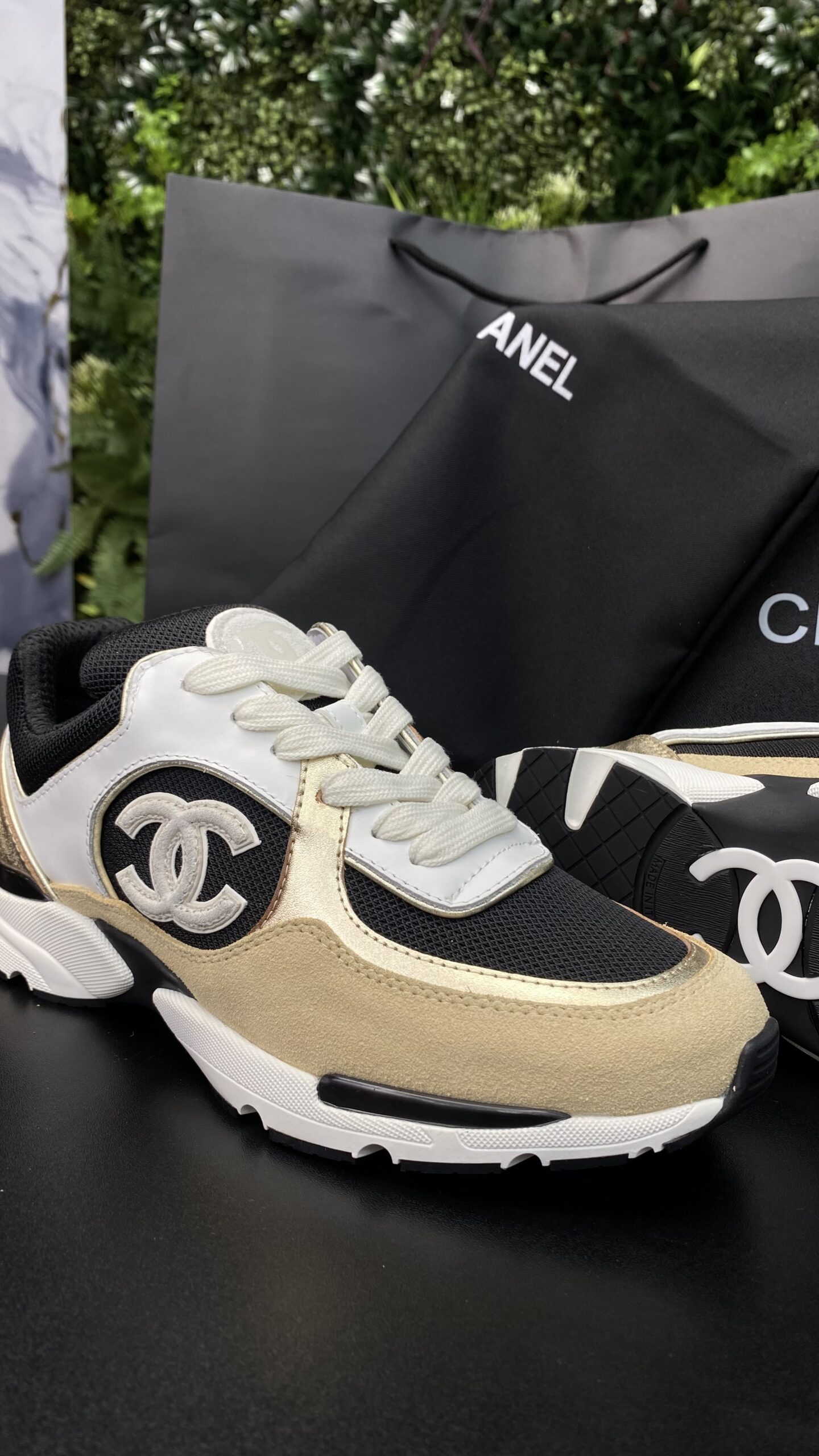 Chanel Low Top Trainer beige/White/Black - Image 2