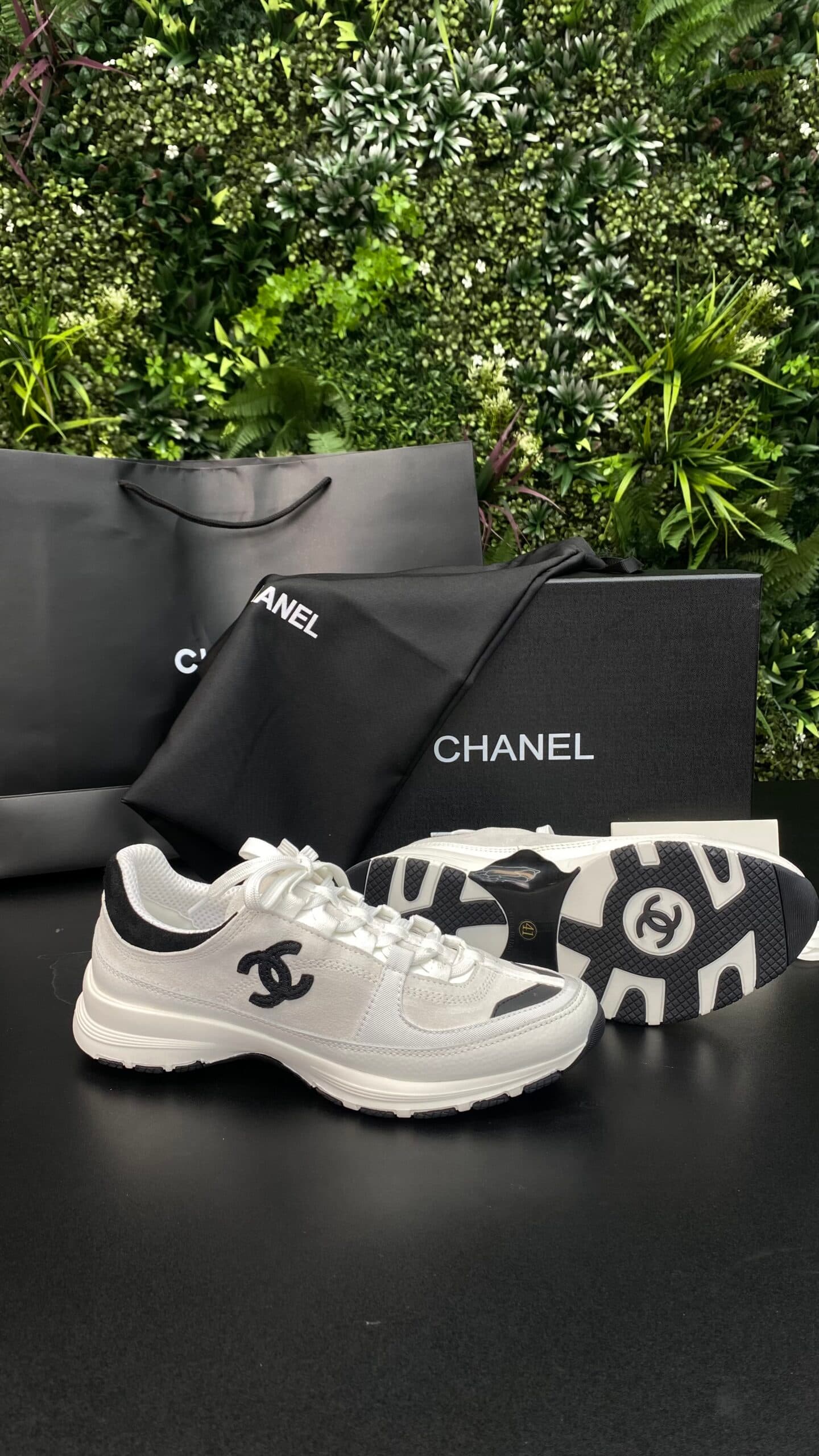 Chanel Low Top CC Runner White/Black