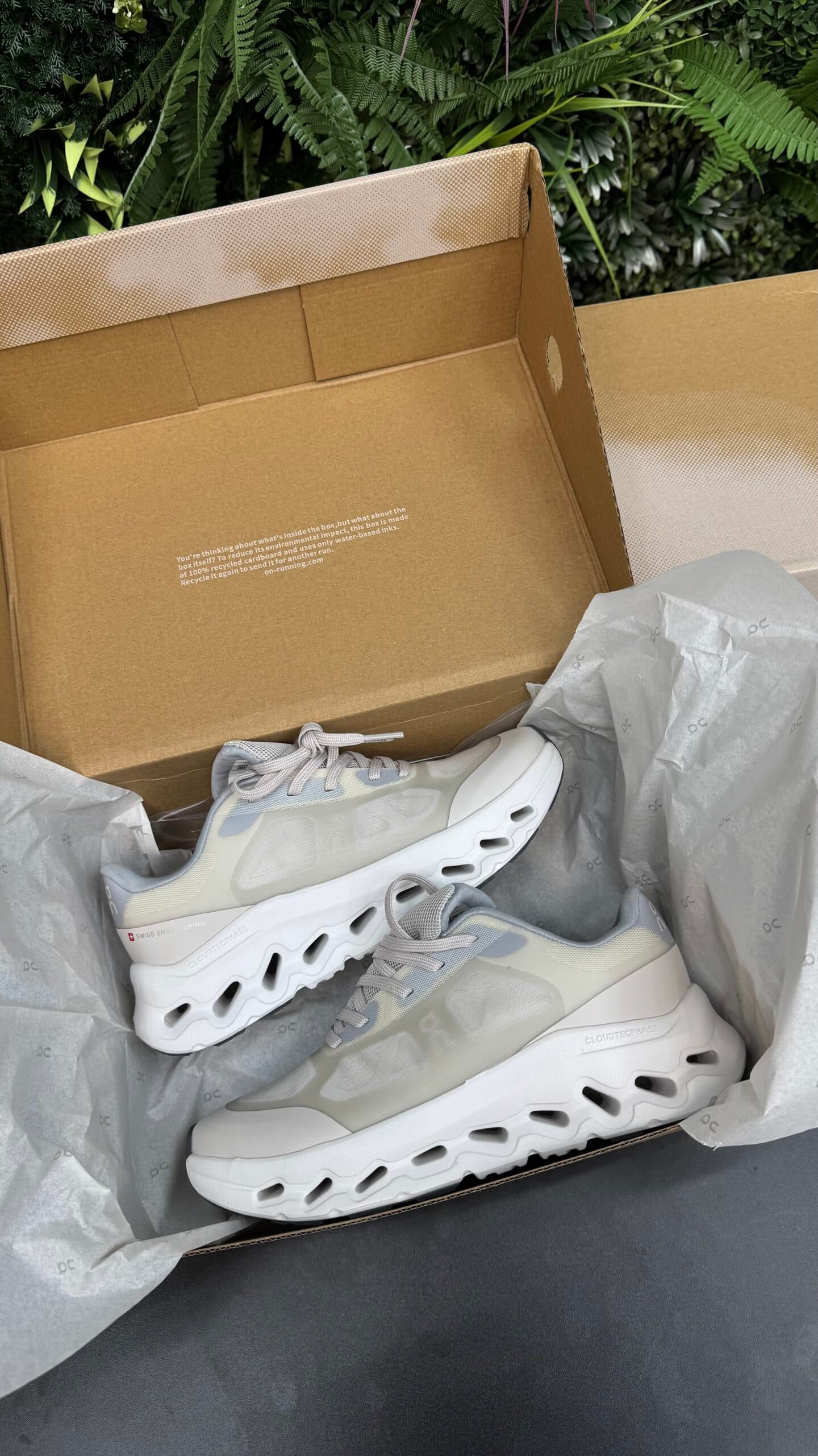On Running Cloudtilt Remix Sneakers White Crème