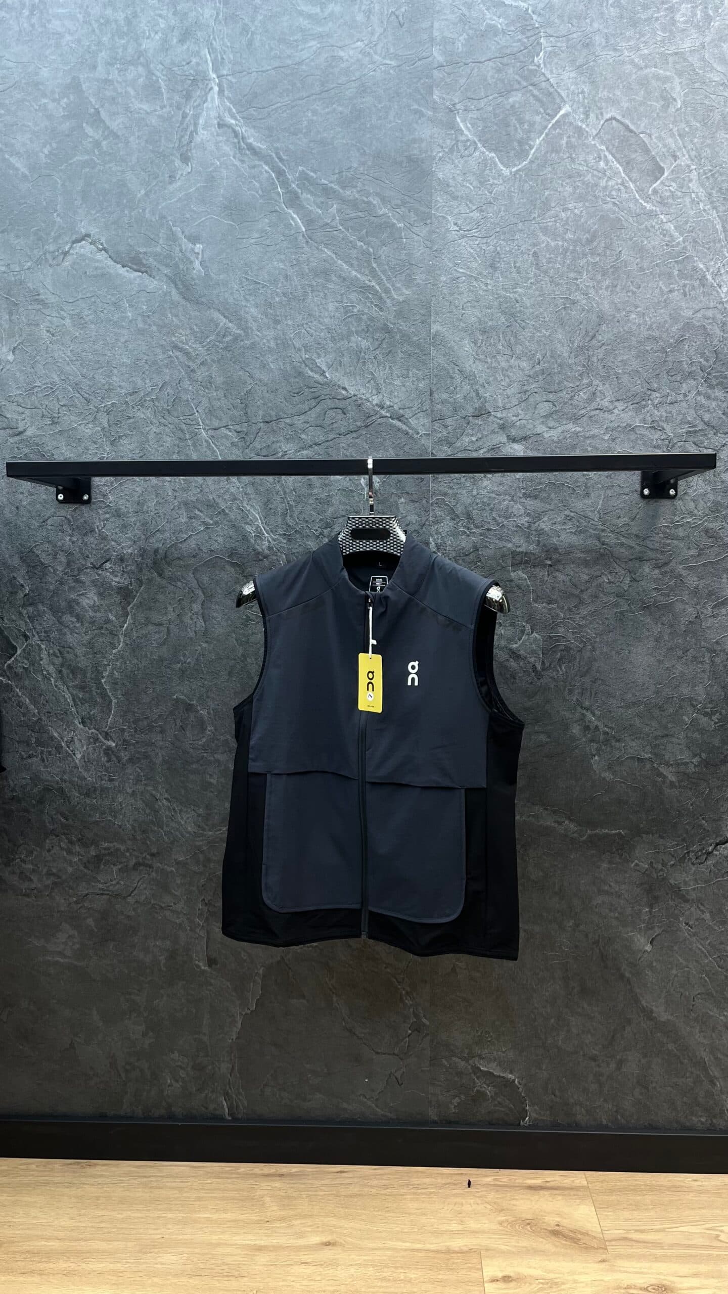 On Running Core Bodywarmer Navy/Black