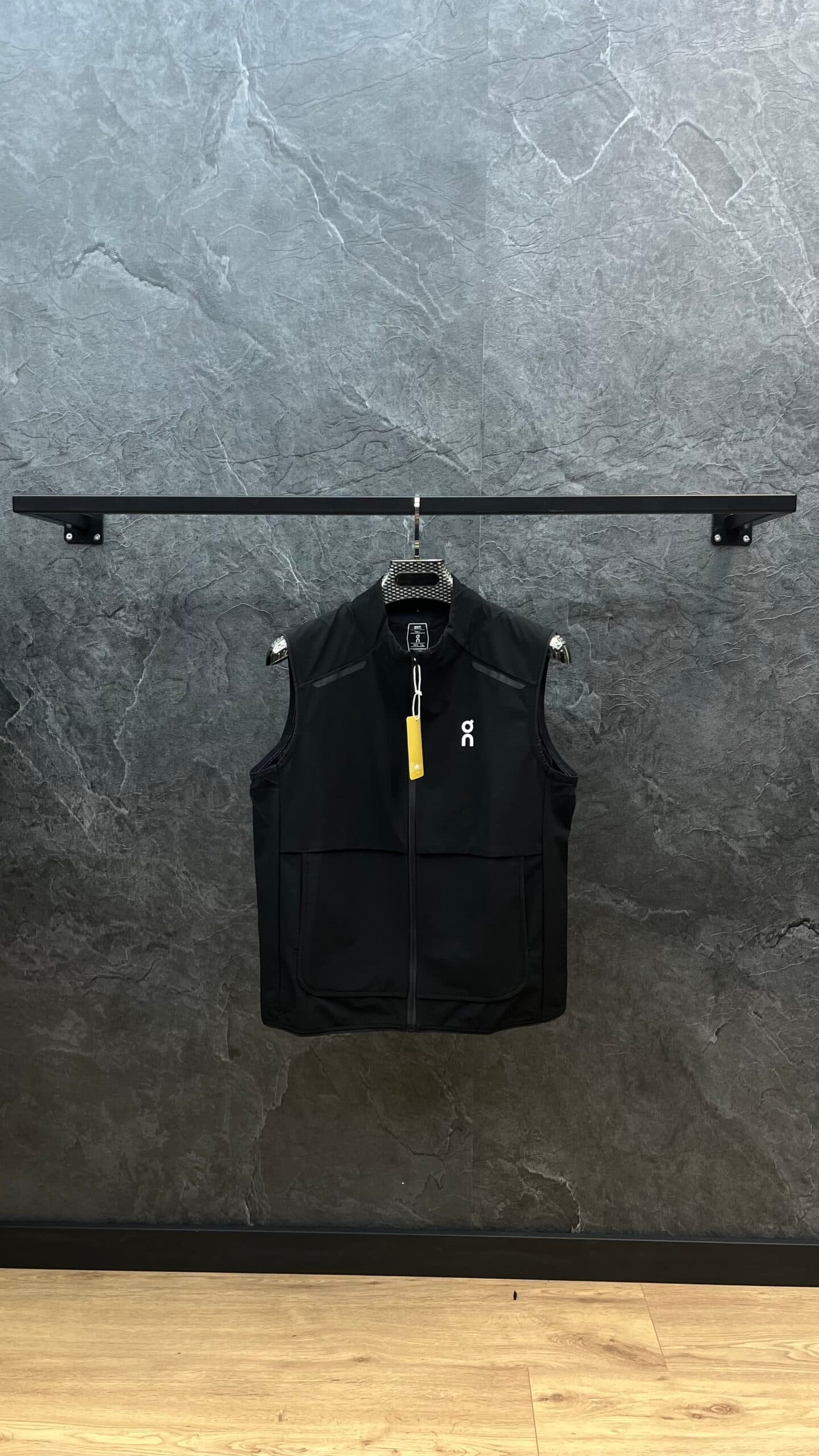 On Running Core Bodywarmer Black
