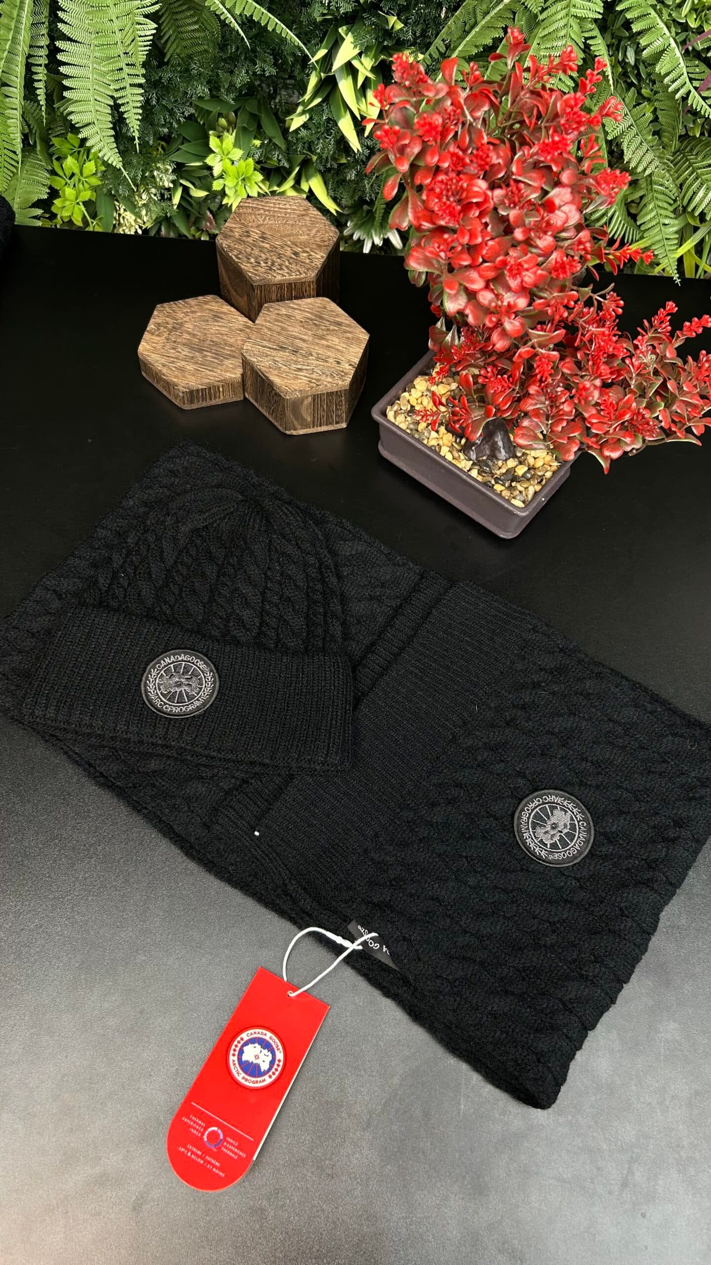 Canada Goose Scarf & Beanie Set Black Logo