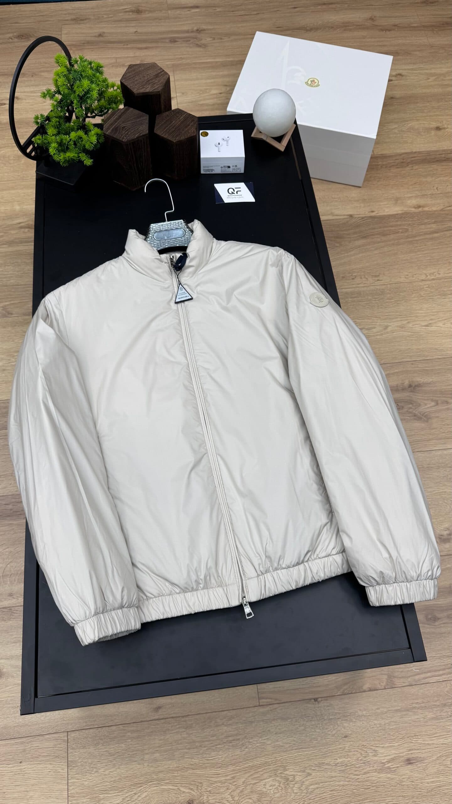 Moncler Luserna Short Down Jacket Beige