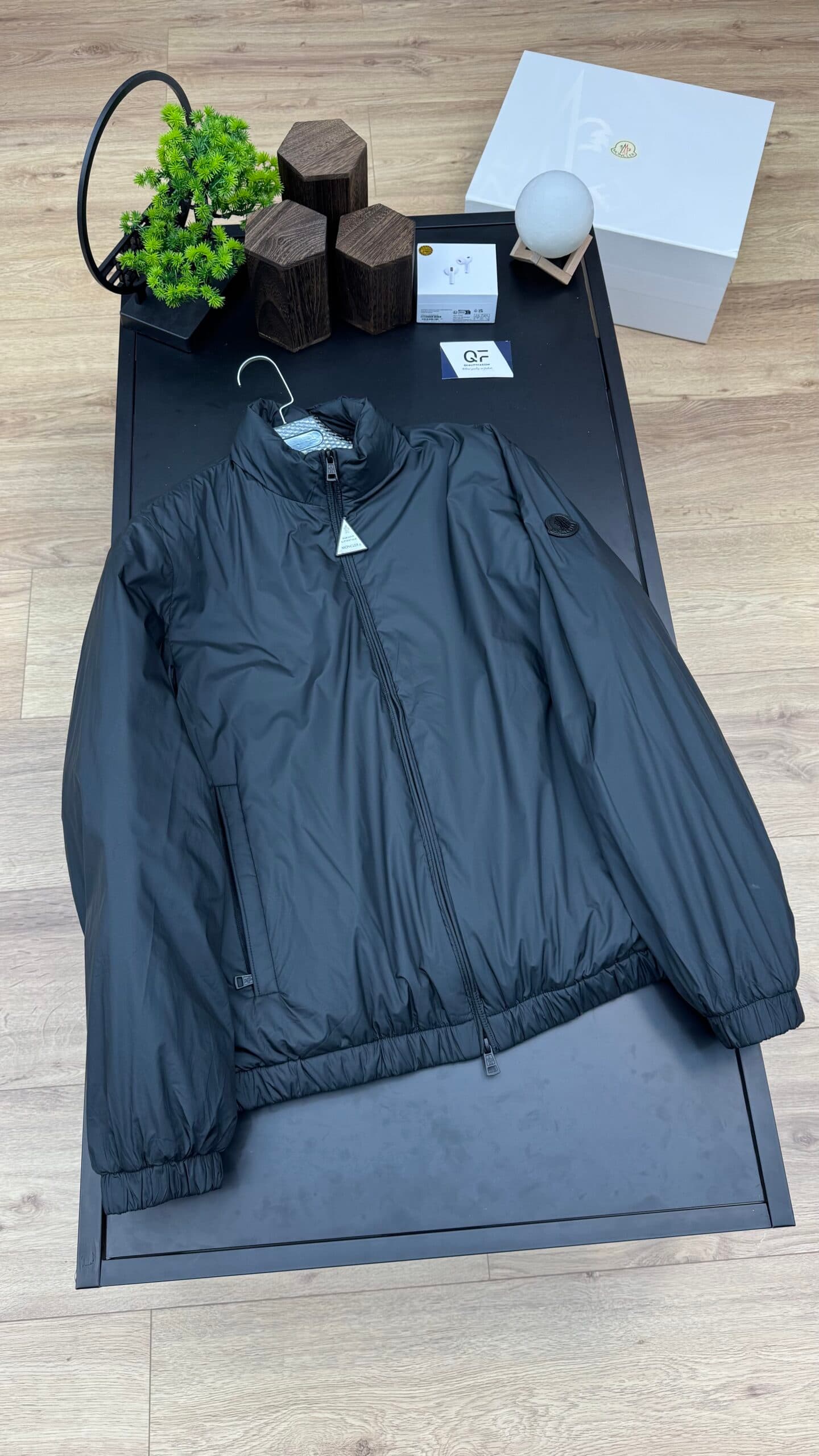 Moncler Luserna Short Down Jacket Black